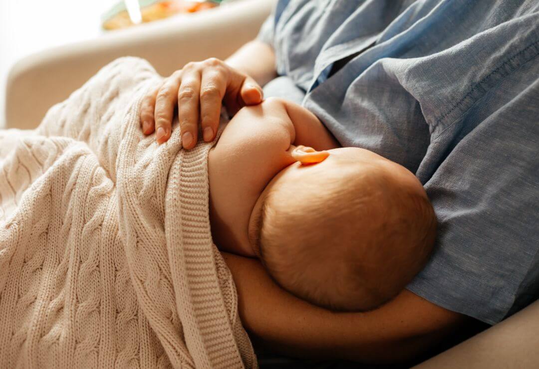 Alivia el dolor de pechos por la lactancia