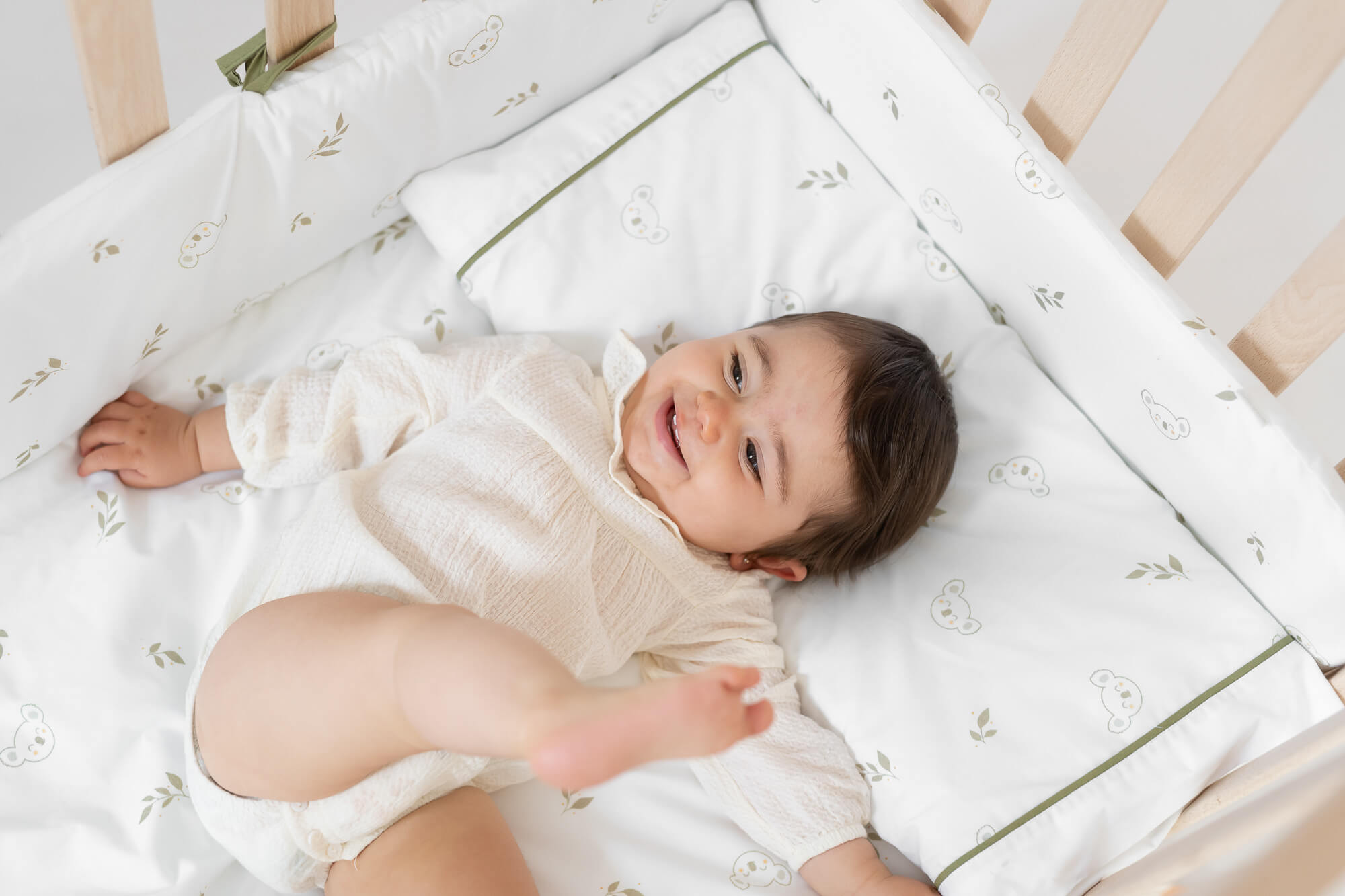 ¿Debes usar una almohada en la cuna de tu bebé?