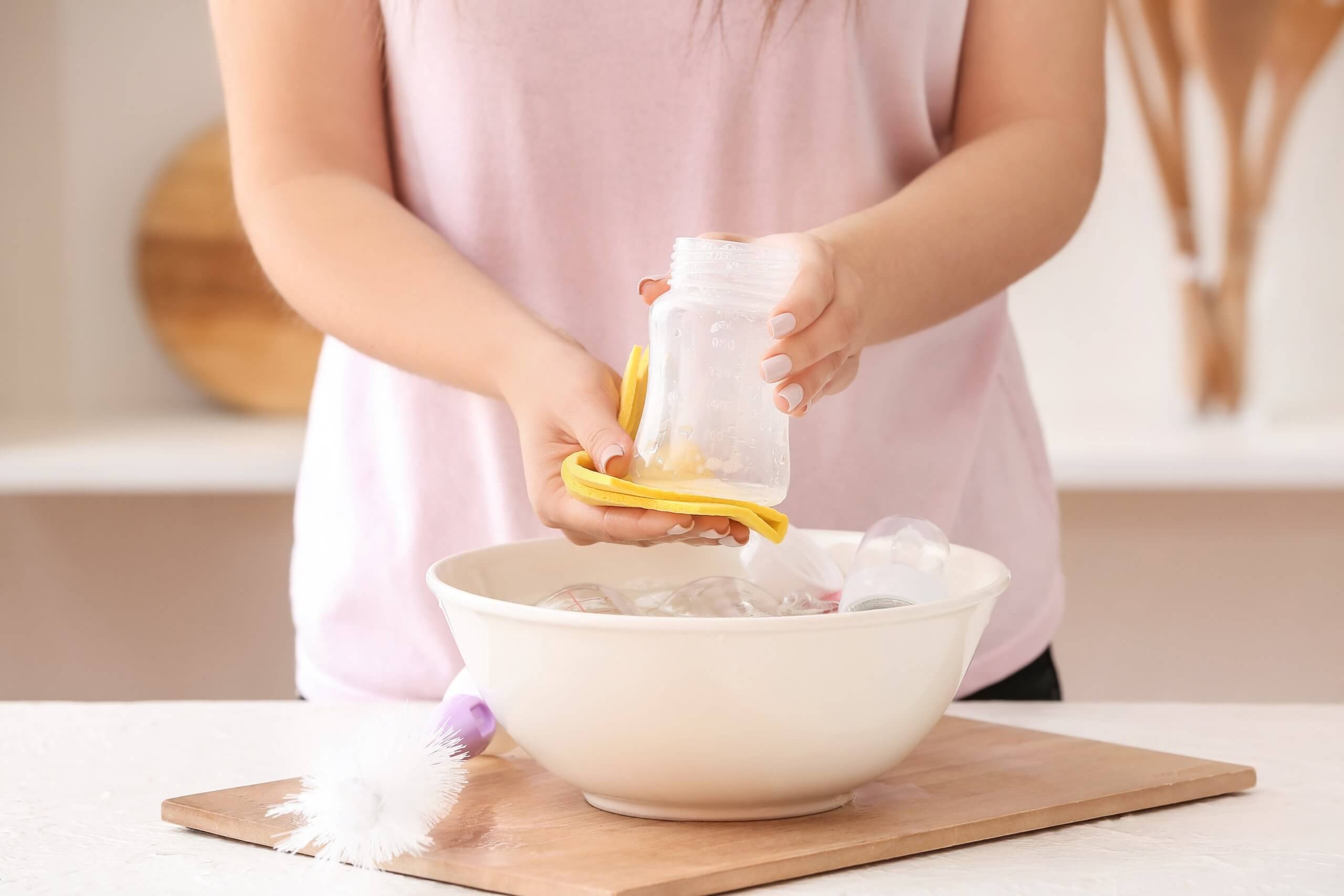 Cómo limpiar biberones: consejos de higiene esenciales